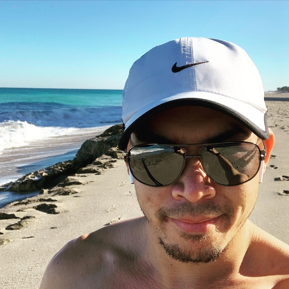 Profile Picture of Alec Yapp (@ayapp) on Poshmark