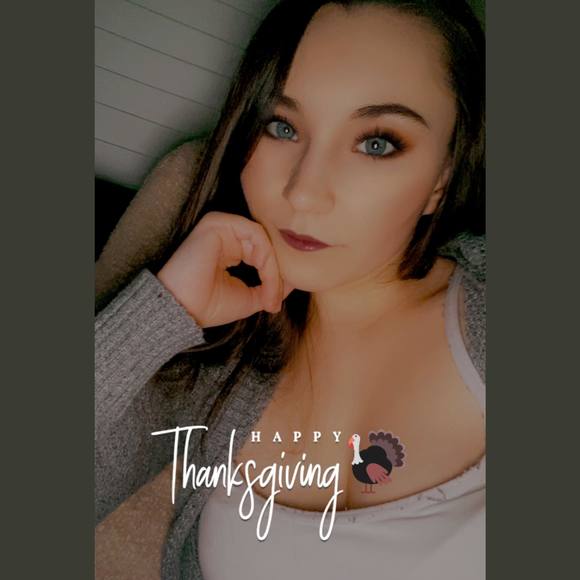 Profile Picture of Cierra Kable (@cierranicolek96) on Poshmark