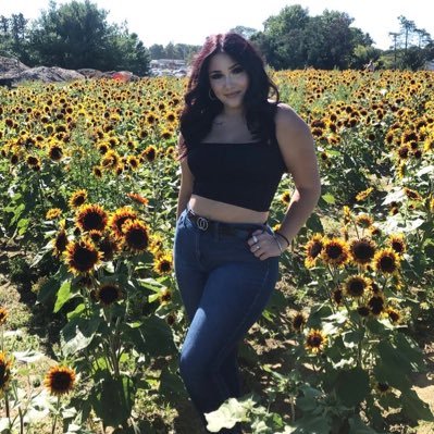 Profile Picture of Maria (@mariahaley1015) on Twitter