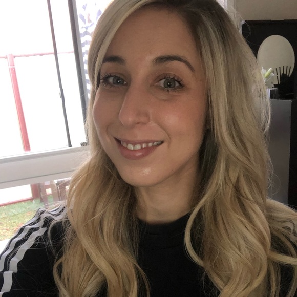 Profile Picture of Elise Kfoury (@elisekfoury) on Poshmark