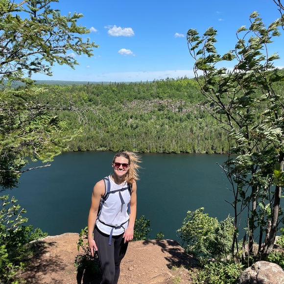 Profile Picture of Lee Stecklein (@leestecklein) on Poshmark