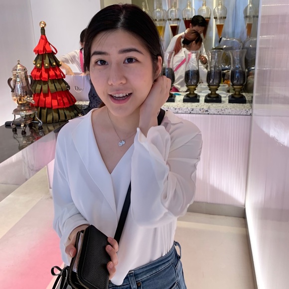 Profile Picture of Wendy Peng (@pengpenp) on Poshmark