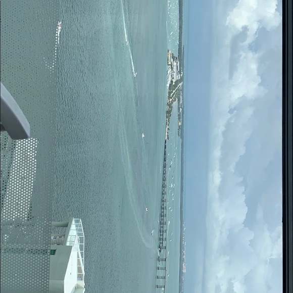 Profile Picture of Kimmie Luetzhoeft (@kmiamil) on Poshmark