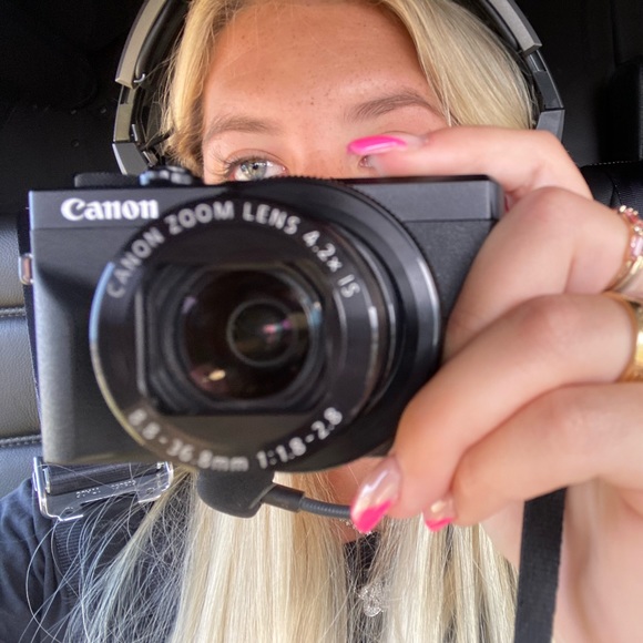 Profile Picture of Alex Starr (@alexbloom984) on Poshmark