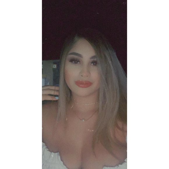 Profile Picture of Cendy Bencomo (@cendybencomo) on Poshmark