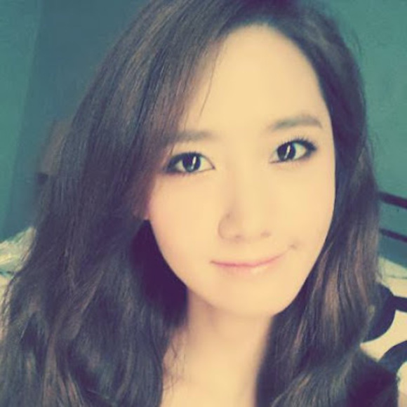 Profile Picture of Yoona Ha (@yoonaha26) on Poshmark