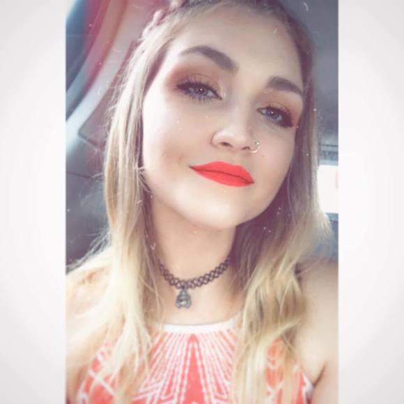 Profile Picture of Kasey Boetsch (@kaseyboetsch) on Poshmark