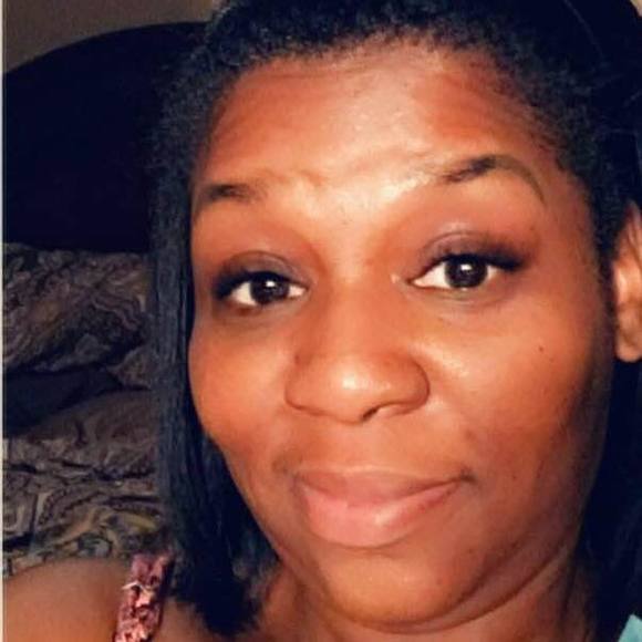 Profile Picture of Monique Williams (@mowilliams305) on Poshmark