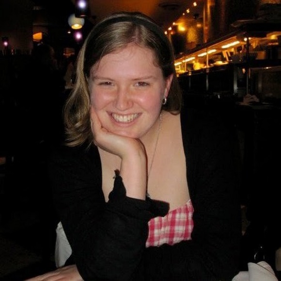 Profile Picture of Danielle Drees (@danielledrees) on Poshmark