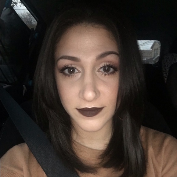 Profile Picture of Stephanie Morrelli (@steph007cr) on Poshmark