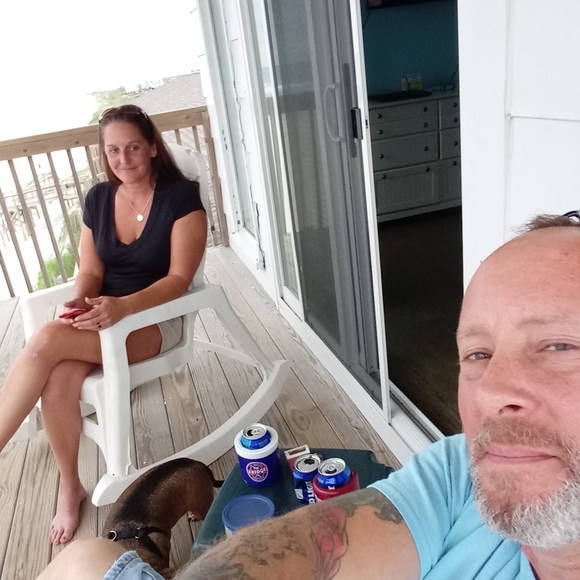 Profile Picture of Daniel an julia Pearson (@dpearson8892) on Poshmark