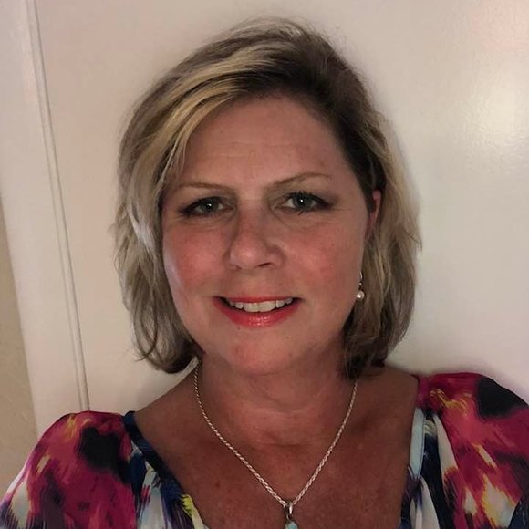 Profile Picture of Susie Azinger (@susieazinger) on Poshmark