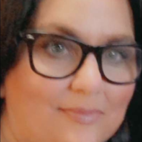 Profile Picture of Nicole Vaneyk (@nicoleve8) on Poshmark