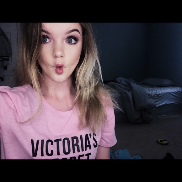 Profile Picture of Hannah Fann (@hannahfann239) on Poshmark