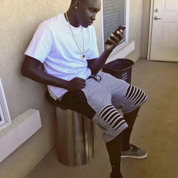 Profile Picture of Deguy Gatluak (@deguyg) on Poshmark