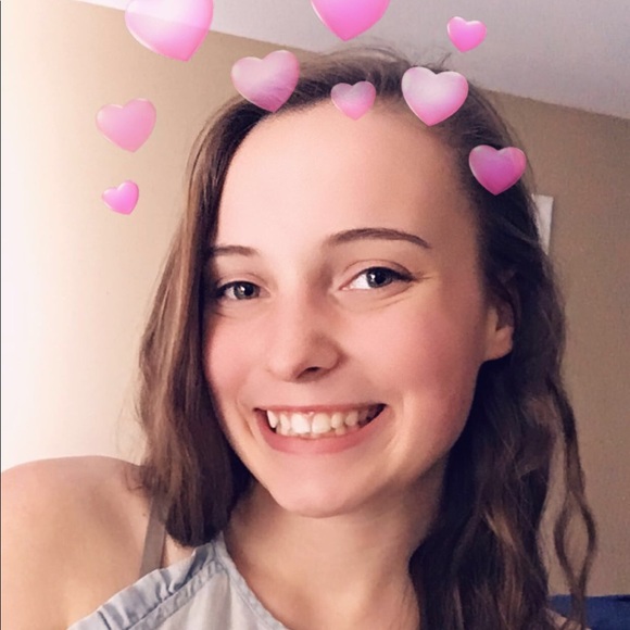 Profile Picture of Hannah Spraggins (@hspraggins) on Poshmark