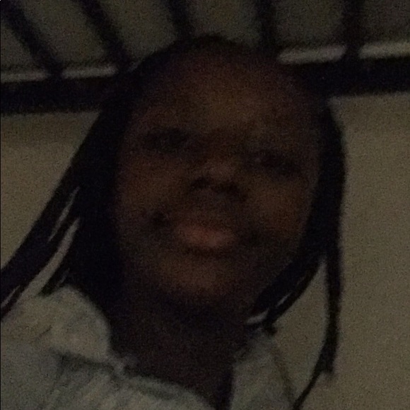 Akiiki Bakaswara - Poshmark Profile Picture of Akiiki Bakaswara (@sell_clothes665) on Poshmark