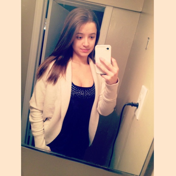 Profile Picture of Alyssa Mcgrath (@a1ys) on Poshmark