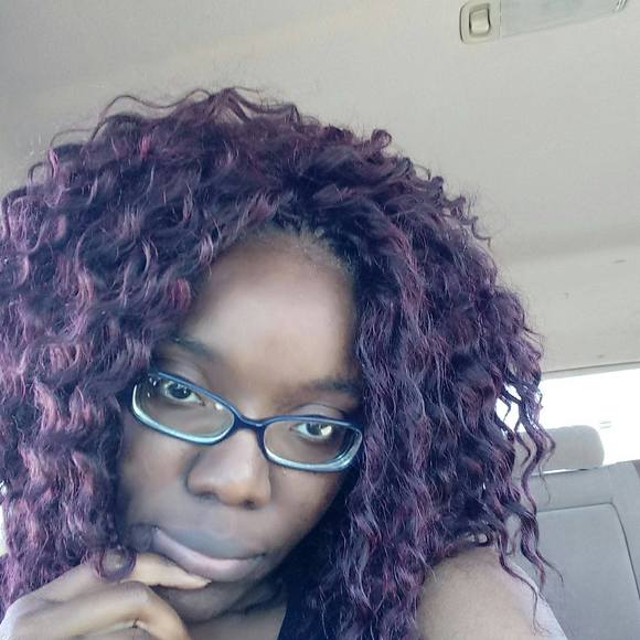 Profile Picture of Carla Knapp (@carlakn1979) on Poshmark