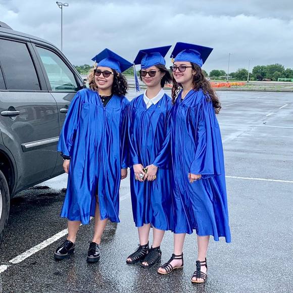 Profile Picture of Sophea Taing (@white7kimi8) on Poshmark