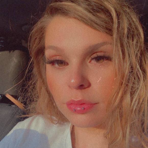 Profile Picture of Kimberlee Hollinger (@kimhollinger814) on Poshmark