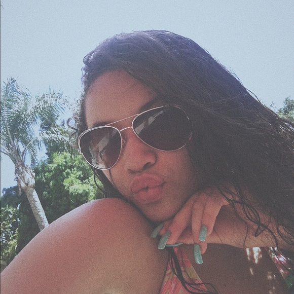 Profile Picture of Kenzie Cisneroz (@cisneroz_) on Poshmark