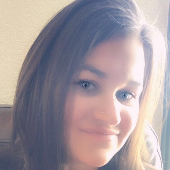 Profile Picture of Jena Dollinger (@vanillakisses12) on Poshmark