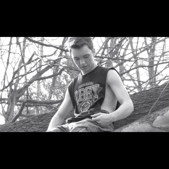 Dom Hellings - Poshmark Profile Picture of Dom Hellings (@dominichellings) on Poshmark