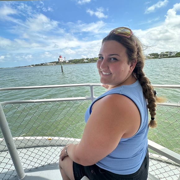 Profile Picture of Melody Hukill (@melodyhukill) on Poshmark