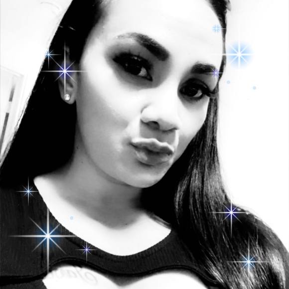 Profile Picture of Valerie Keliikoa (@valeriekeliikoa) on Poshmark