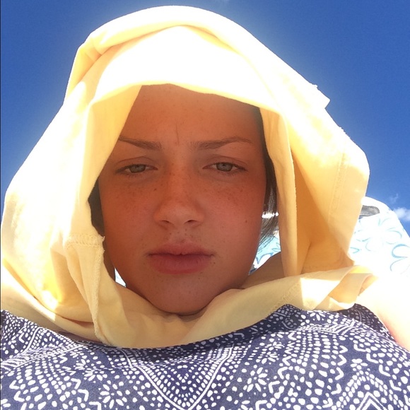 Profile Picture of Mia Santorelli (@miasantorelli) on Poshmark