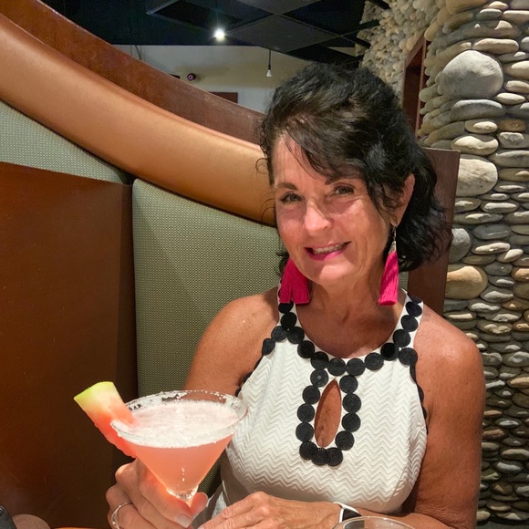 Profile Picture of Roberta Small (@smallrlm4) on Poshmark