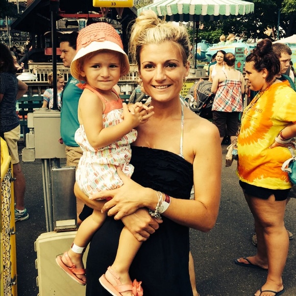 Profile Picture of Rachelle Spellman (@rara_17) on Poshmark