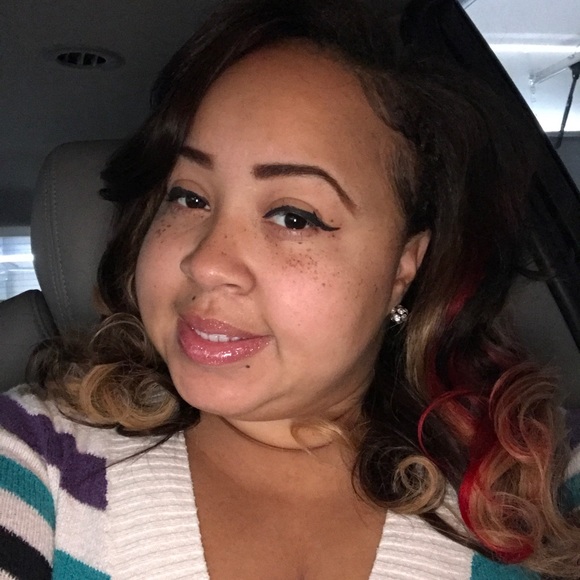 Profile Picture of Marie Williams (@mwiliiams29) on Poshmark