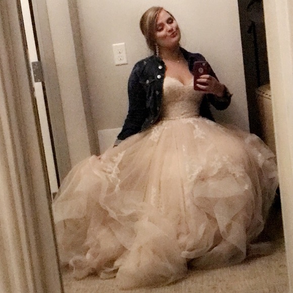 Profile Picture of Madison Gruver (@_maddie_41) on Poshmark