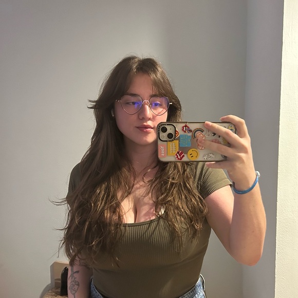 Profile Picture of Evelyn Colbeck (@evelyncolbeck) on Poshmark