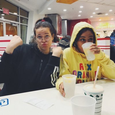 Profile Picture of Lily Navab (@lilythedancer12) on Twitter