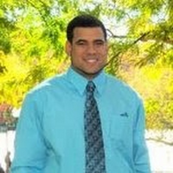 Profile Picture of Steve Scharf (@scharf44) on Poshmark