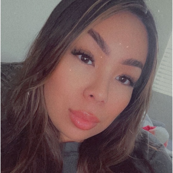 Profile Picture of Kristy Guimary (@kristyguimary) on Poshmark