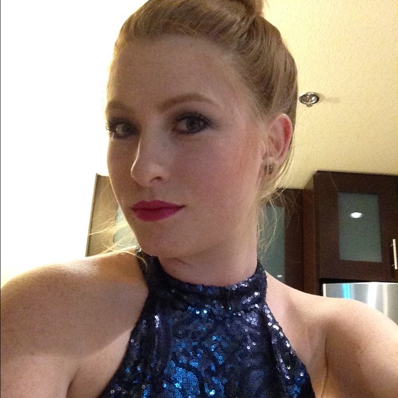 Profile Picture of Devon Watts (@dewdrop32) on Poshmark