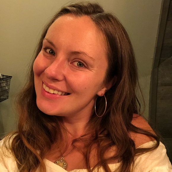 Profile Picture of Kate Knapp (@katelynnknapp) on Poshmark