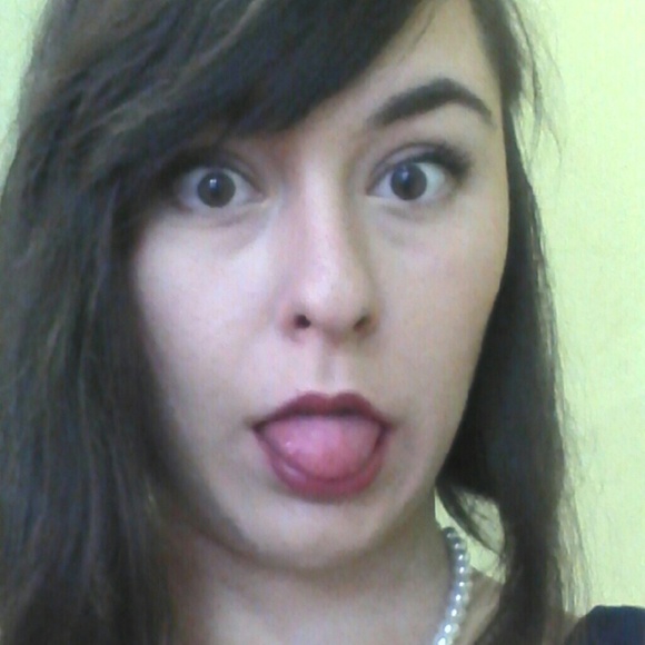 Profile Picture of Allison Edwards (@tisbutascratch) on Poshmark