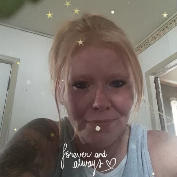 Profile Picture of Jamie Rowley (@jamielbush) on Poshmark