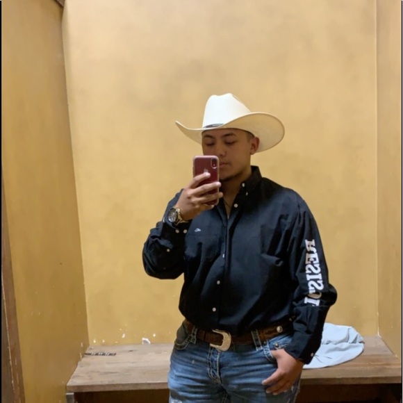 Profile Picture of Rigoberto Perez (@rigobertoper885) on Poshmark