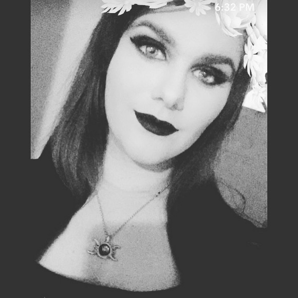 Profile Picture of Jillian Blake (@jillianblake424) on Poshmark