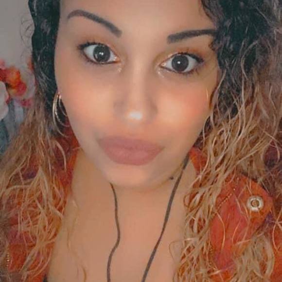 Profile Picture of Nathania Parham (@nathaniaparham) on Poshmark