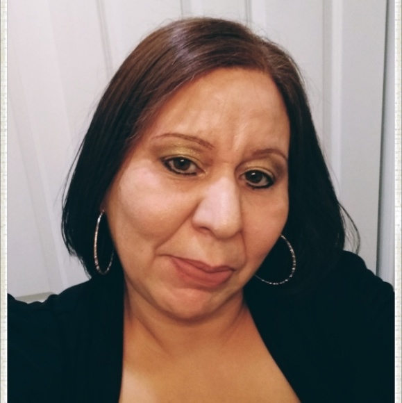 Profile Picture of Gina Mendez (@tonygina88) on Poshmark