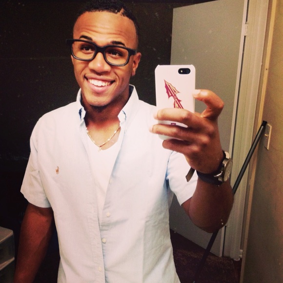 Profile Picture of Joshua Thomas (@joshua0228) on Poshmark