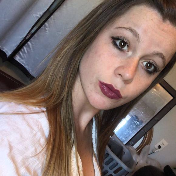 Profile Picture of Grace Barnell (@graciebarnell) on Poshmark