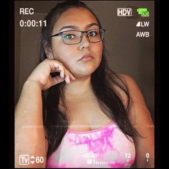 Profile Picture of Alexis Lohnes (@alexislohnes) on Poshmark